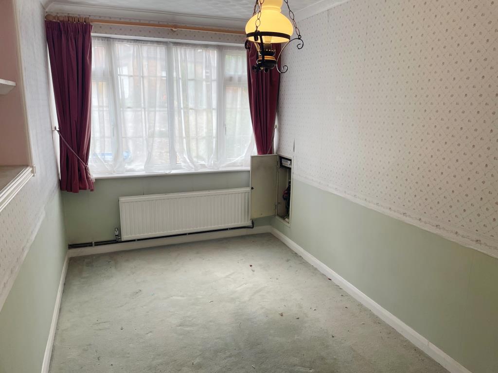 Lot: 28 - DETACHED HOUSE AND LARGE GARDEN WITH POTENTIAL - Ground floor study or bedroom 4